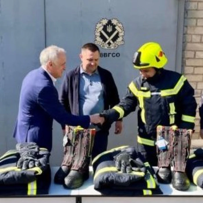 DTEK Energy provides 30 sets of specialised protective gear and footwear to rescuers in Dnipropetrovsk Region