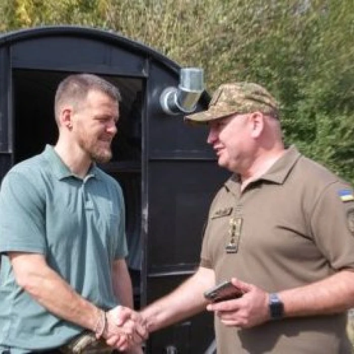 Civilian and Ukrainian serviceman talking near a mobile unit