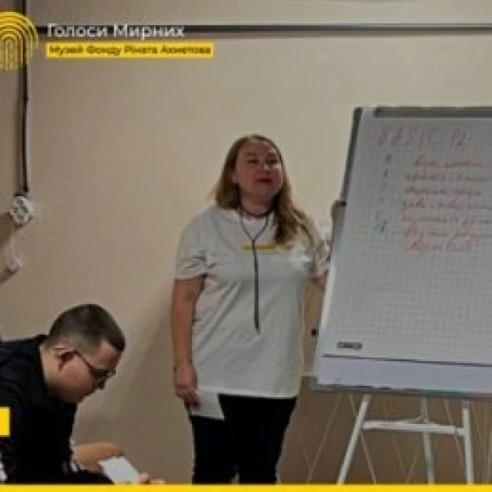 Training instructor by a flip chart