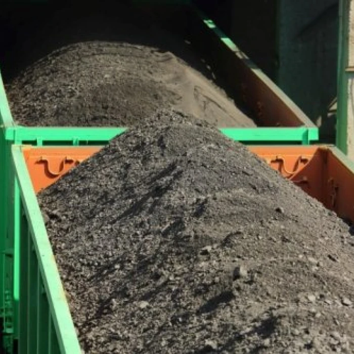 Loaded freight wagons with raw materials