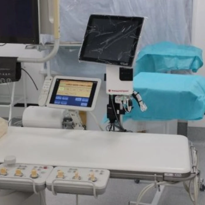 Medical operating table with monitoring equipment