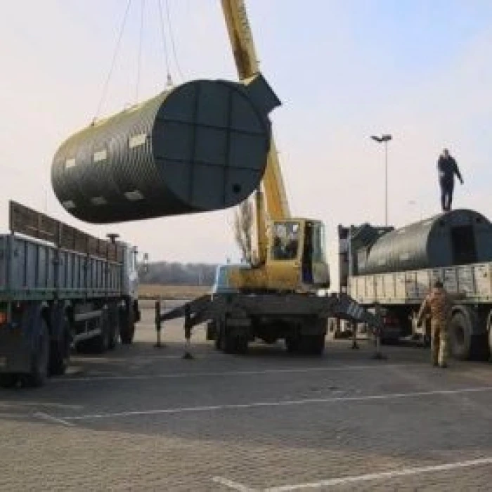 Loading industrial steel tanks