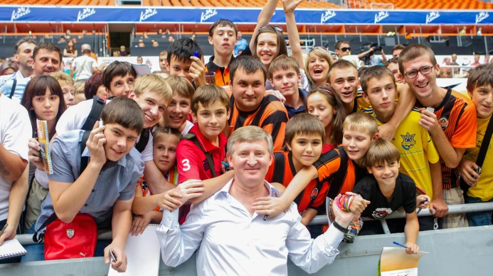 Rinat Akhmetov with FC Shakhtar fans