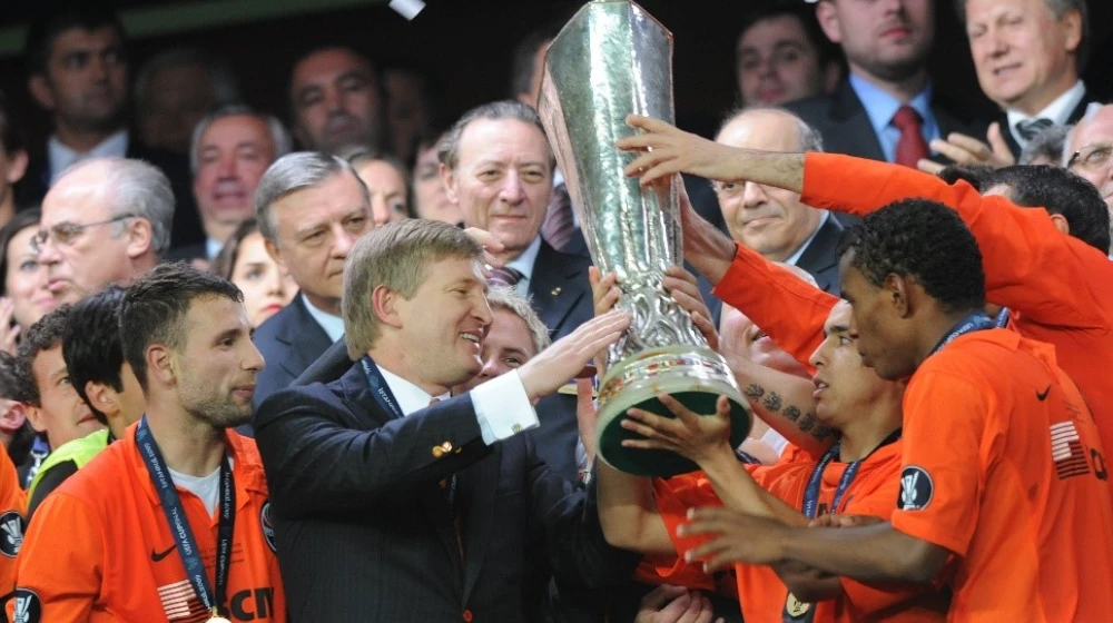 UEFA Cup trophy presentation to Shakhtar in 2009