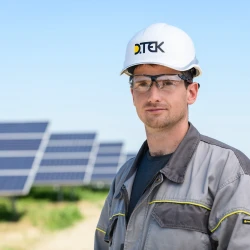 DTEK Renewables energy worker