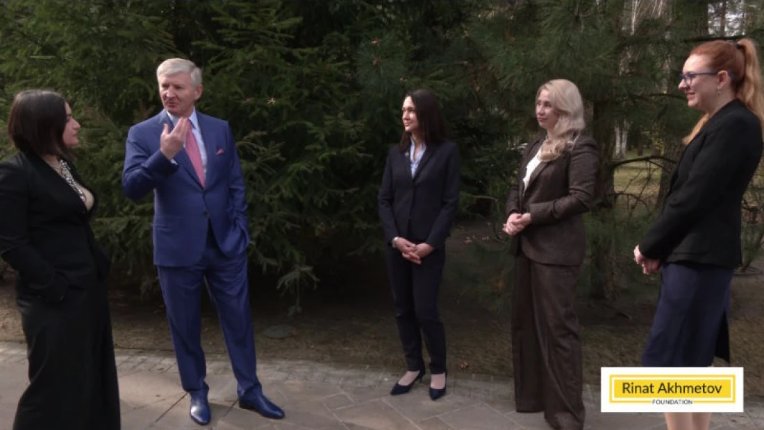 Rinat Akhmetov meets renewed Foundation board in Kyiv