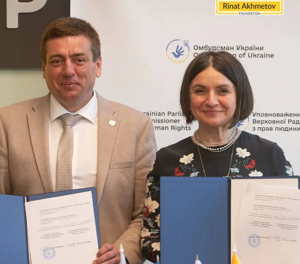 Rinat Akhmetov Foundation launches "Youth Chooses Ukraine" to help young people build their futures at home